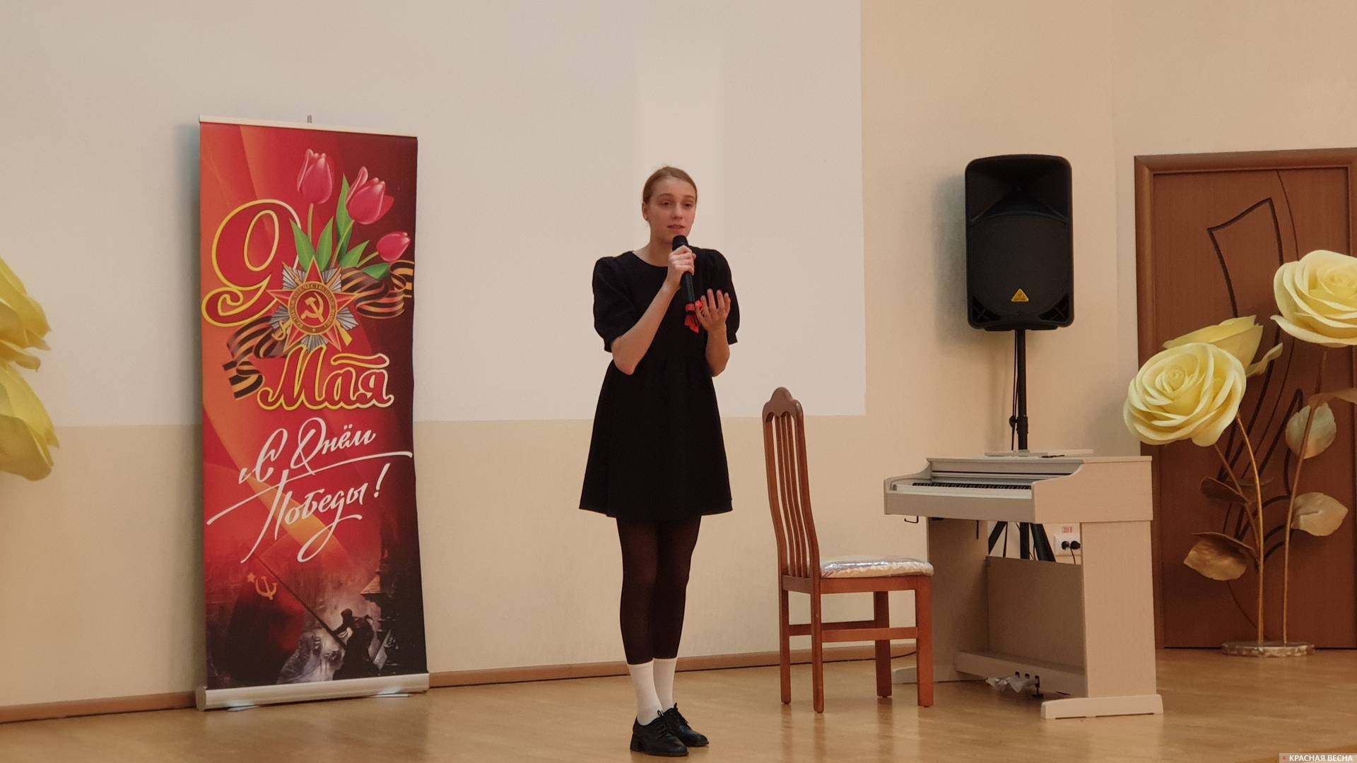 Школьница читает стихи о войне. Севастополь, 9 мая 2024 года