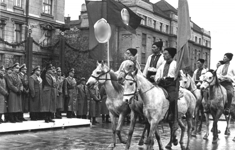 Парад в Станиславе (Ивано-Франковск) в честь визита генерал-губернатора Польши рейхсляйтера Ганса Франка. 1943 год