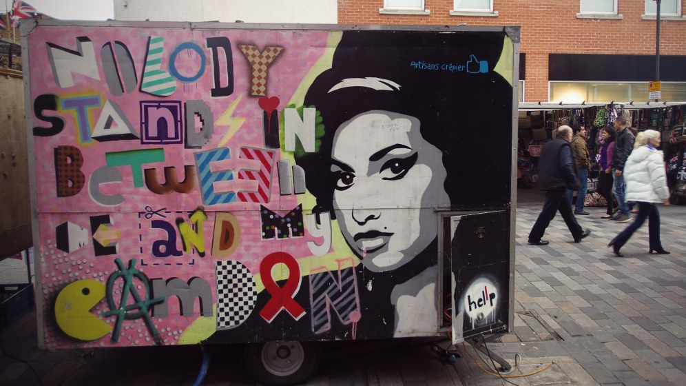 Граффити с изображением Эми Вайнхаус в Лондоне