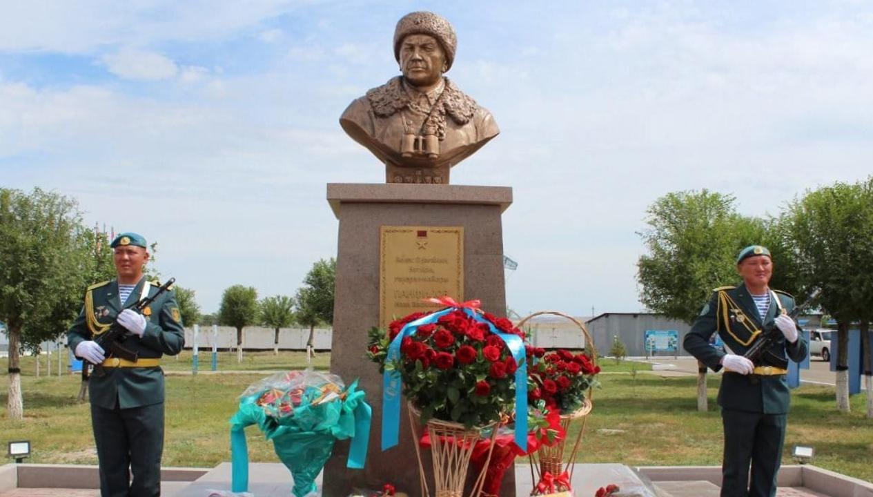 Открытие бюста герою Советского Союза Ивану Панфилову в Талдыкургане
