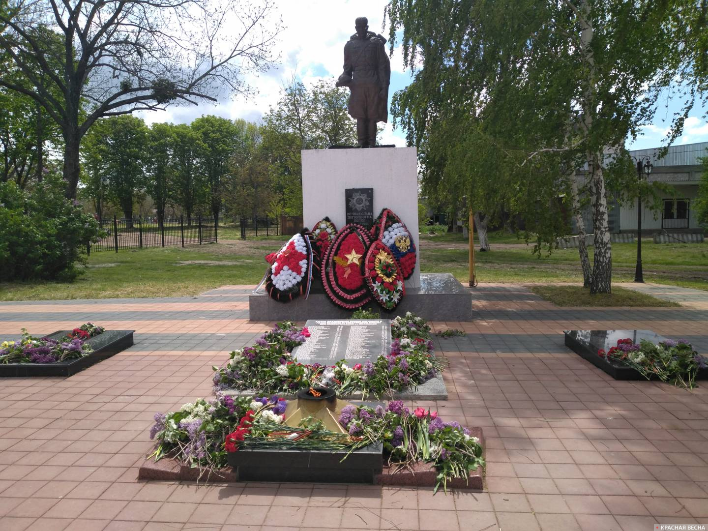 Памятник воинам станичникам, не вернувшимся с фронтов Великой Отечественной войны и солдат, освобождавших анапскую землю