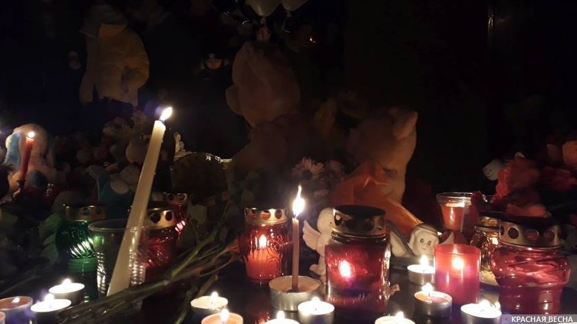 Траурное мероприятие в память погибших при пожаре в Кемерово. Жуковский. Московская область