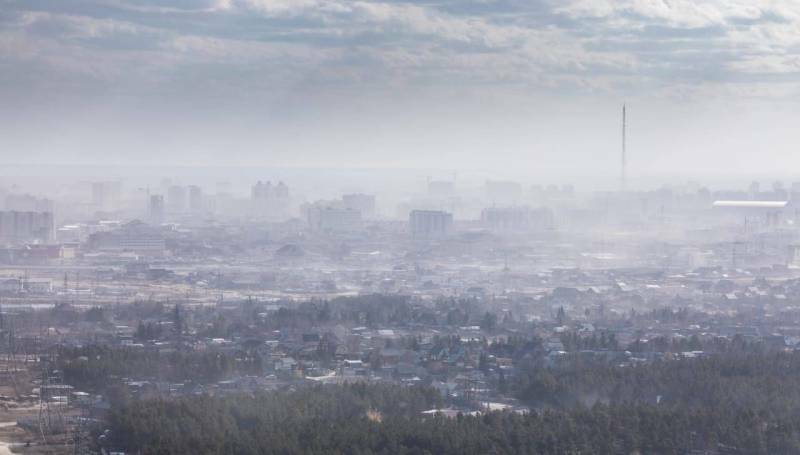 Якутск в дыму от лесных пожаров