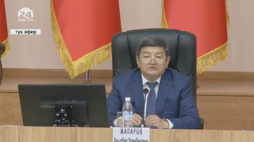 Премьер-министр Киргизии Акылбек Жапаров на заседании Кабинета министров