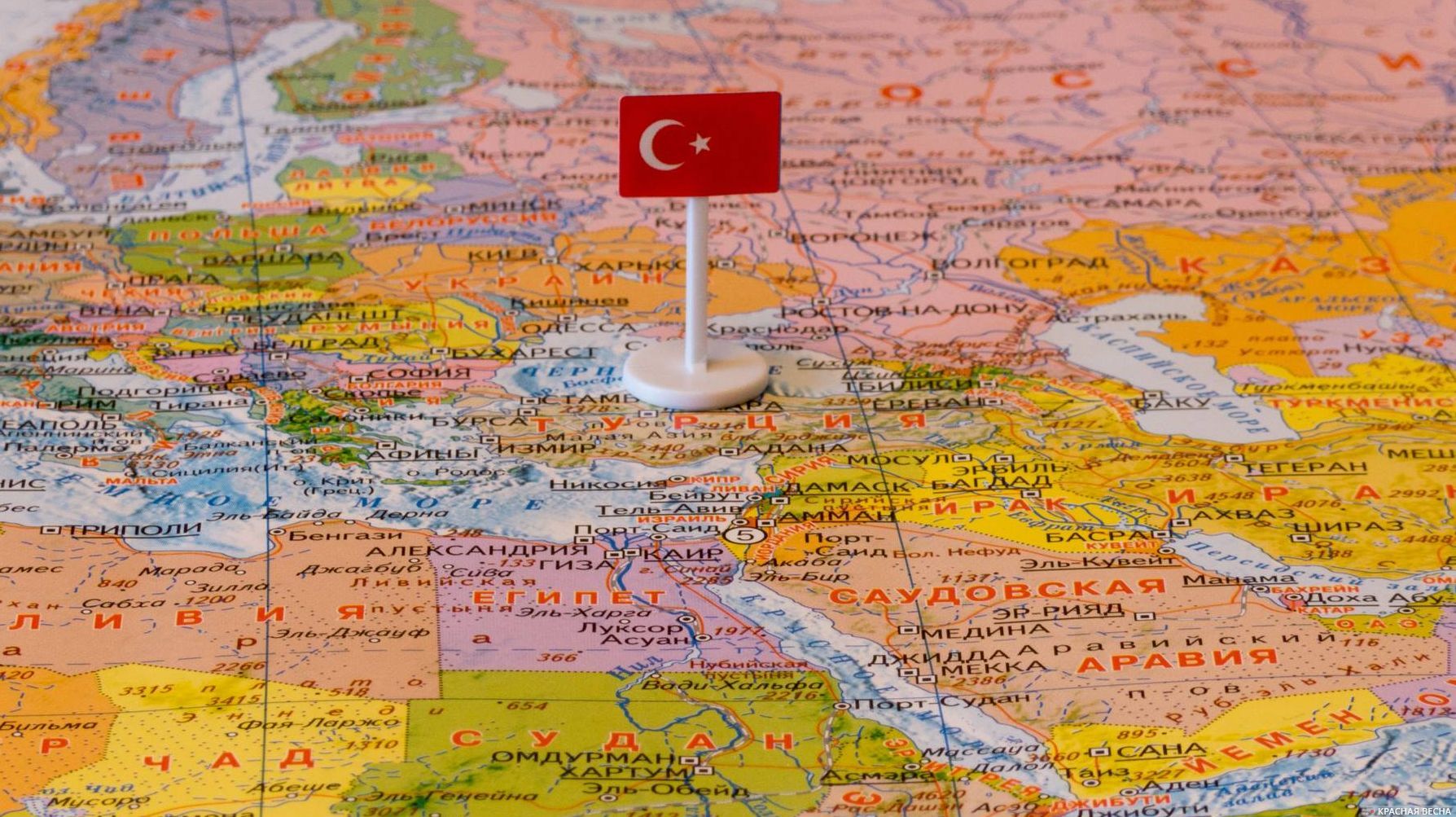 Турция с флагом на карте мира