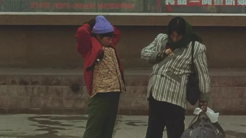 Кадр из фильма китайского режиссера Чжан Имоу «Цю Цзю идёт в суд»