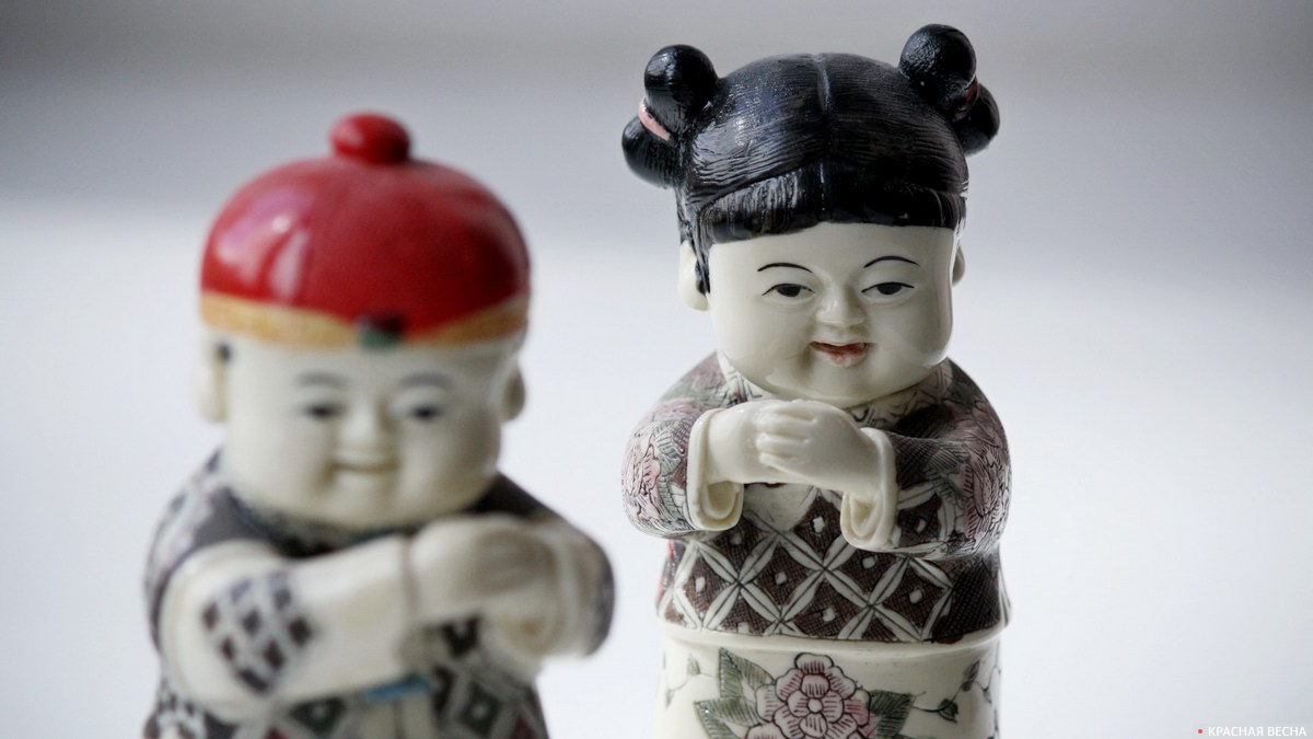 Китайские фигурки мужчины и женщины