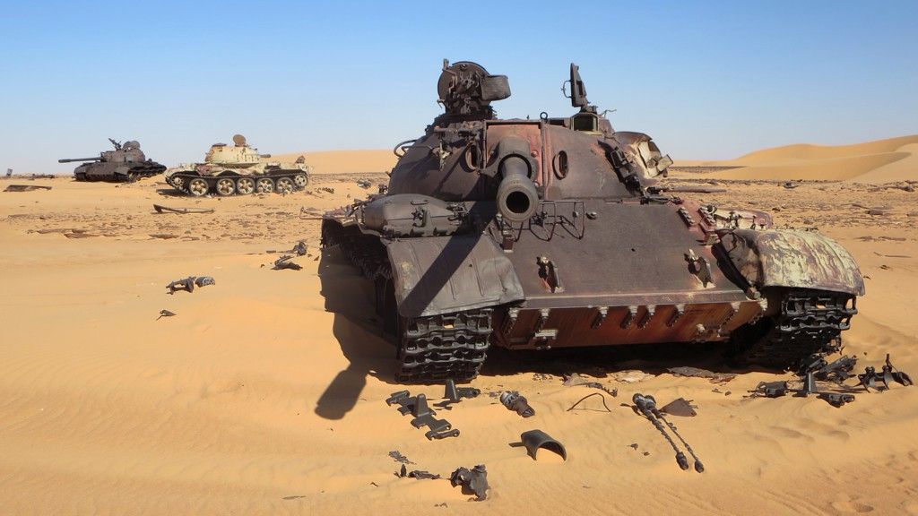 Подбитые танки в Ливии