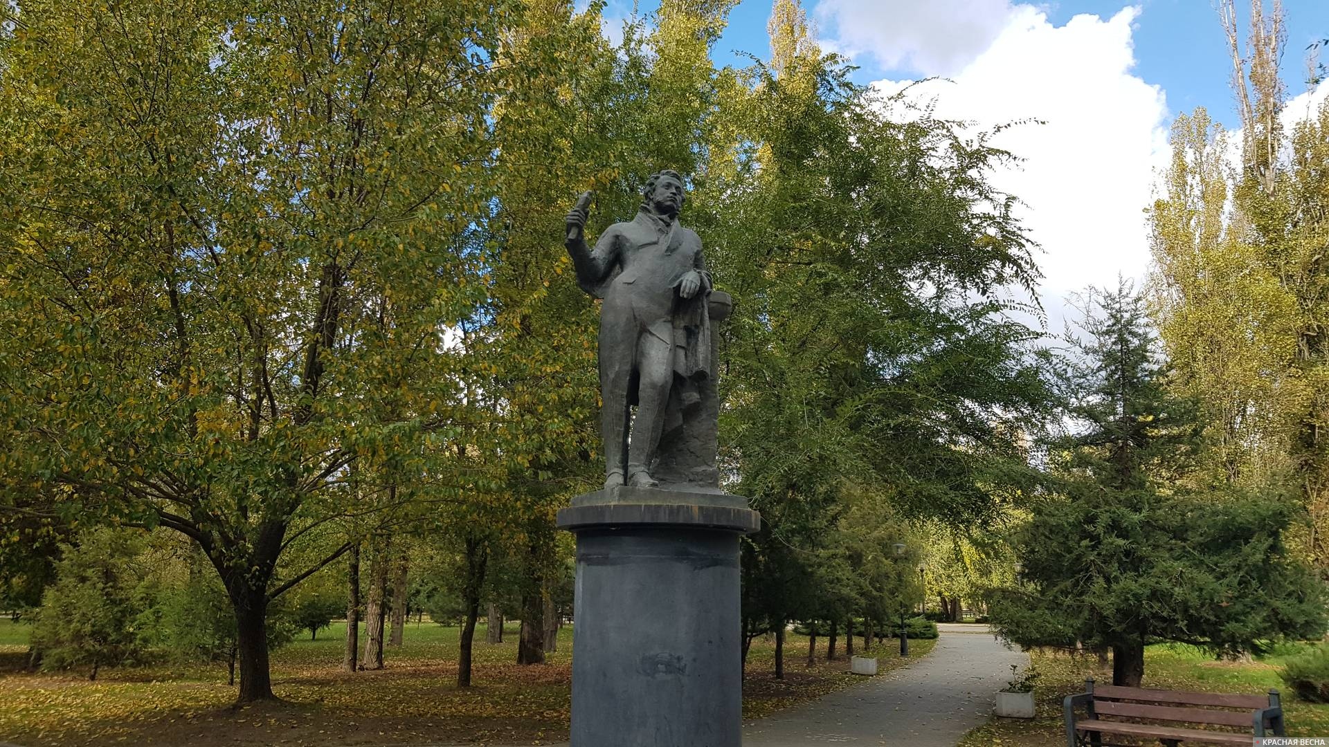 Памятник А.С. Пушкину на набережной в Таганроге