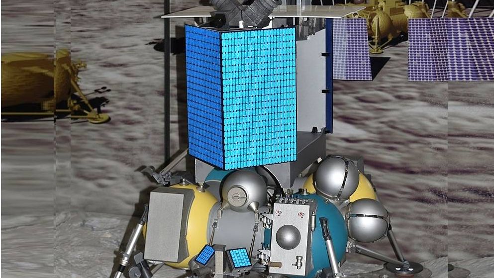 Аппарат Луна-Глоб (Луна-25) на выставке в Париже. 2015