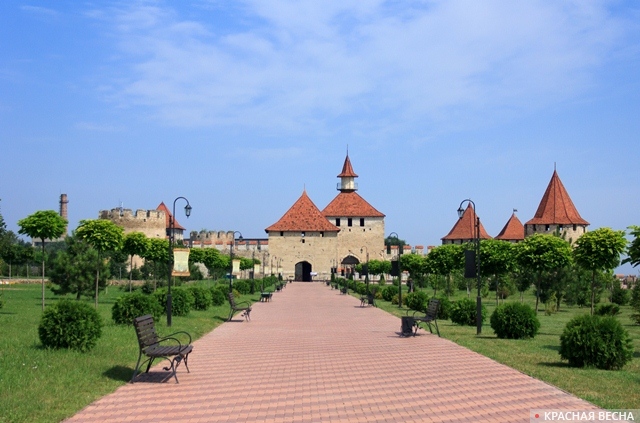 Бендерская крепость, центральная аллея. Приднестровье