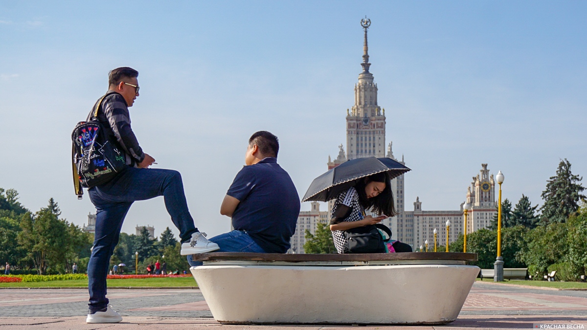Возле МГУ