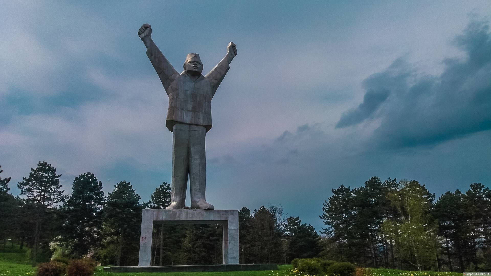 Памятник партизану коммунисту Степану Филипович. Валево. Сербия.