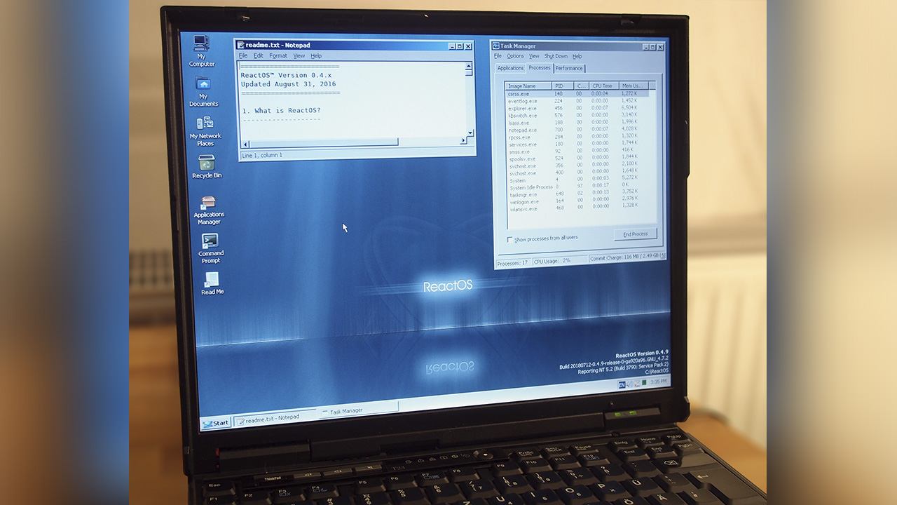 Ноутбук с запущенной операционной системой ReactOS