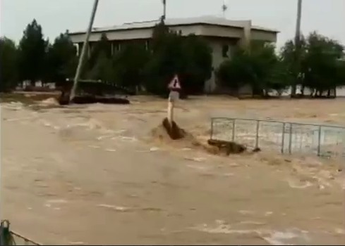 Наводнение в Сырьдарьинской области