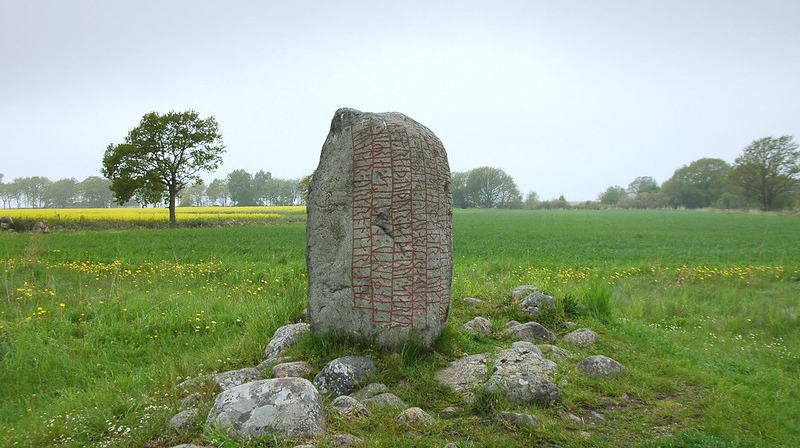 Карлевский рунический камень на острове Эланд (Швеция)