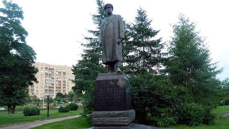 Памятник Федеору Ивановичу Толбухину. Москва, 2013