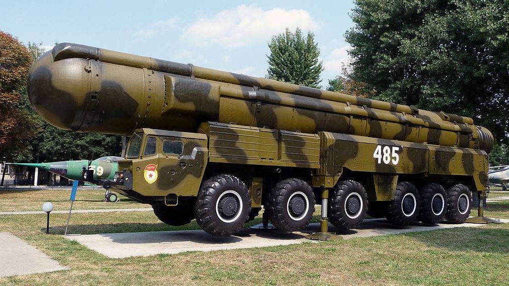 РСД-10 «Пионер» — советская ядерная баллистическая ракета средней дальности мобильного базирования