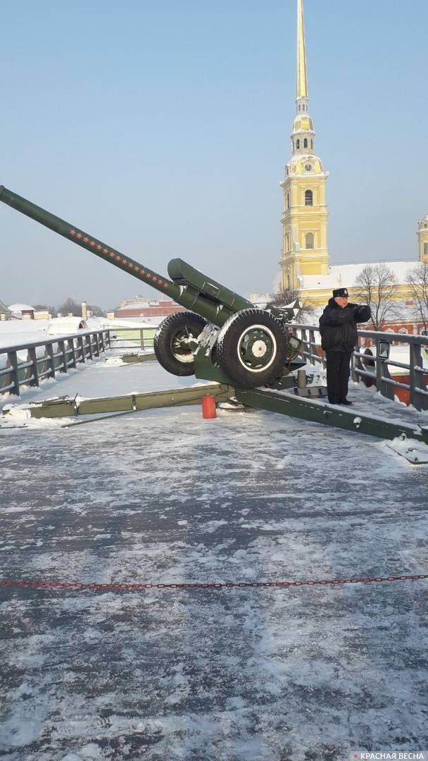 Памятный выстрел из орудия Нарышкина бастиона