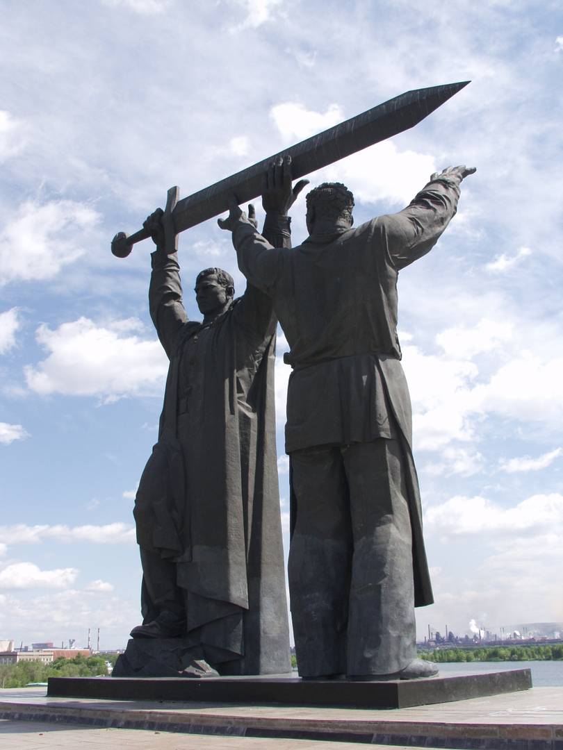 Памятник «Тыл — фронту» — монумент памяти Великой Отечественной войны в Магнитогорске
