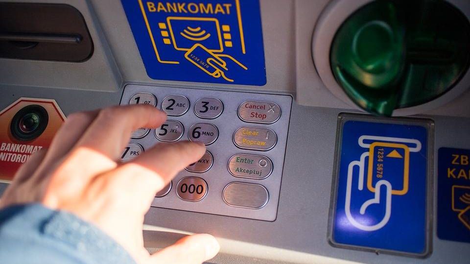 Возможность использования бесконтактных карт в банкомате
