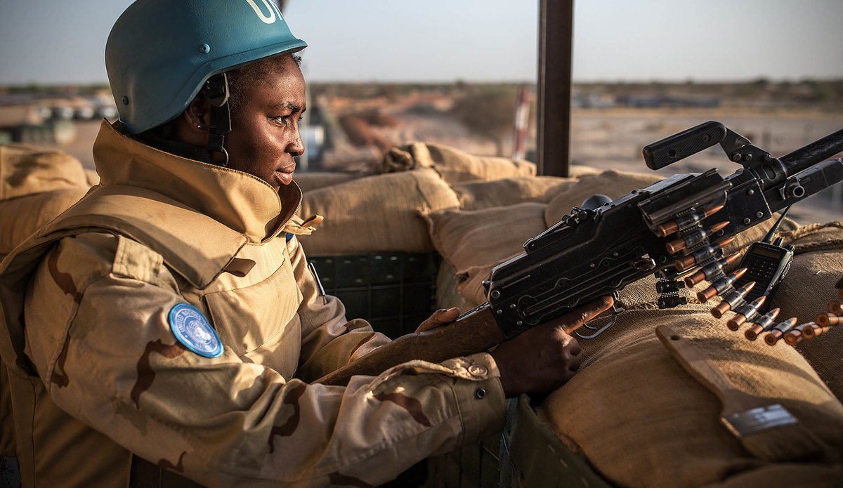Служащая миссии ООН в Мали
