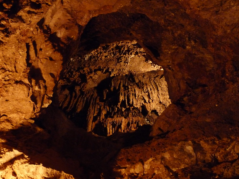 Пещера в государственном парке Longhorn Cavern (штат Техас, США)