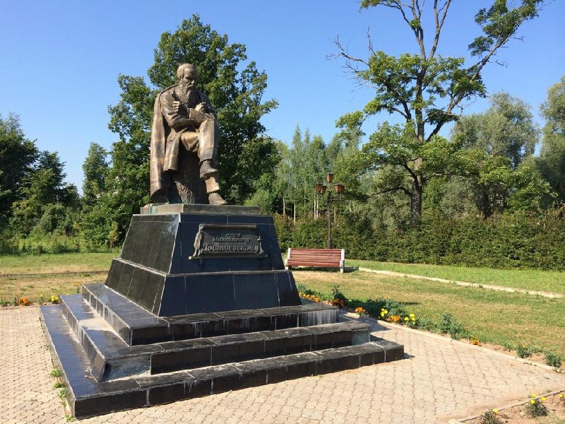 Старая Русса. Памятник Ф.М. Достоевскому.