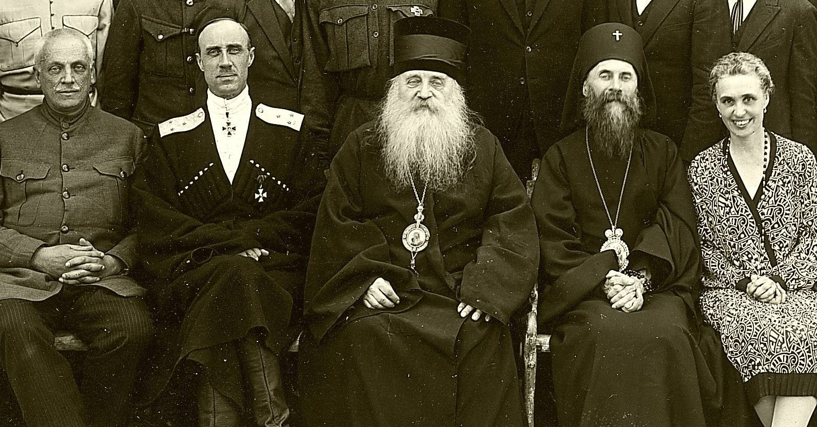 «Здравница имени генерала Врангеля» в Белграде. 1927 Слева направо: Сергей Палеолог, Пётр Врангель, митрополит Антоний (Храповицкий), архиепископ Анастасий (Грибановский), Ольга Врангель