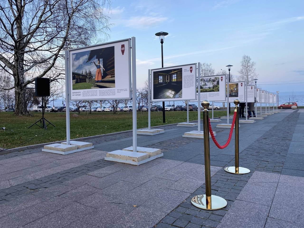 В Петрозаводске открылась выставка фотографий главной достопримечательности острова Кижи