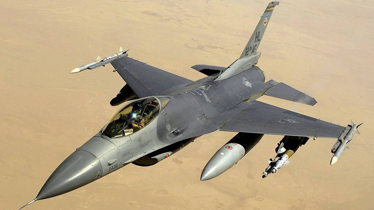 Американский самолёт F-16
