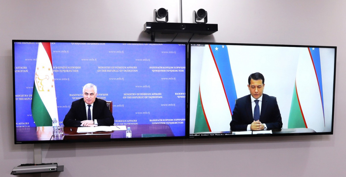 Первые заместителей министров МИД Таджикистана Хусрава Нозири и МИД Узбекистана Фарход Арзиев