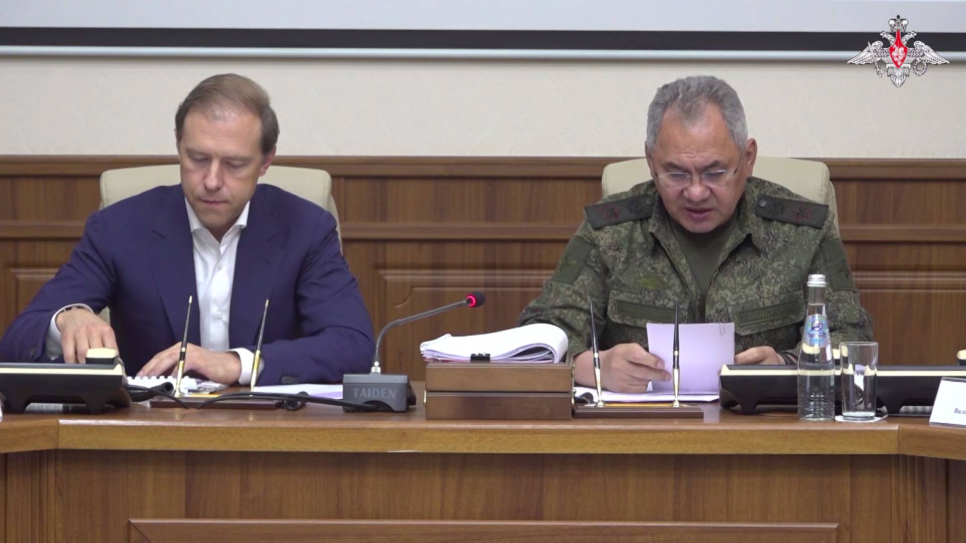 МО РФ генерал армии Сергей Шойгу и Министр промышленности и торговли РФ Денис Мантуров
