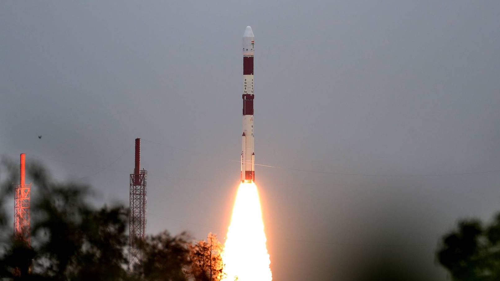 Запуск спутника с космодрома имени Сатиша Дхавана