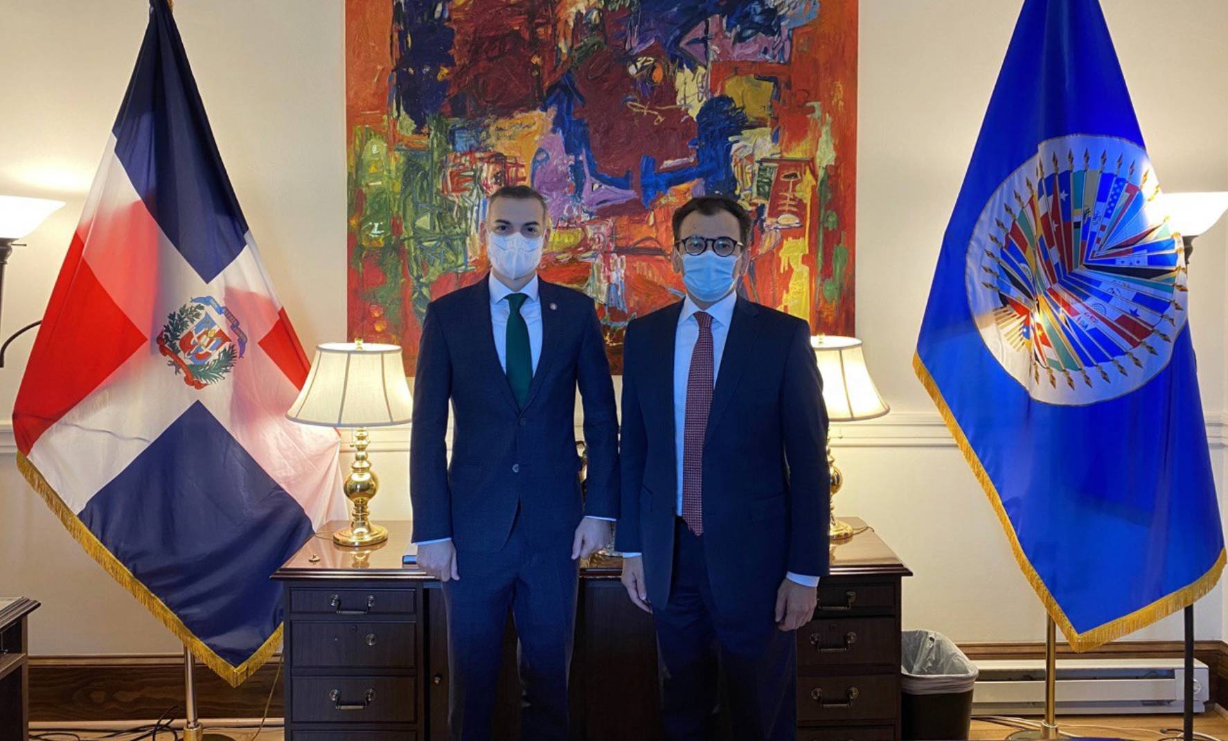 Посол Узбекистана в США Жавлон Вахабов и председатель Постоянного совета ОАГ Джошуа Фиажо