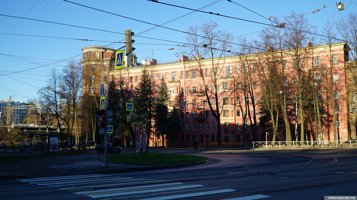Сердобольская улица, дом №1. Санкт-Петербург. 7 ноября 2020 года
