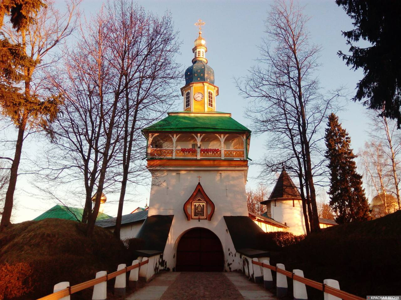 Псково печерский монастырь фото внутри храма