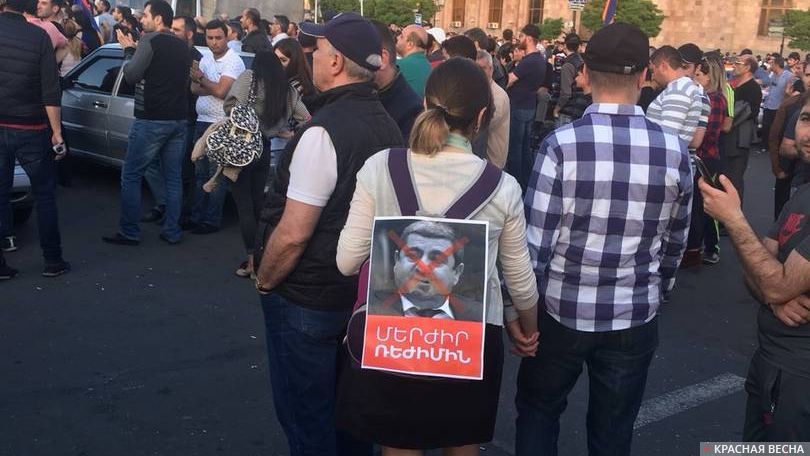 Митингующие в Ереване