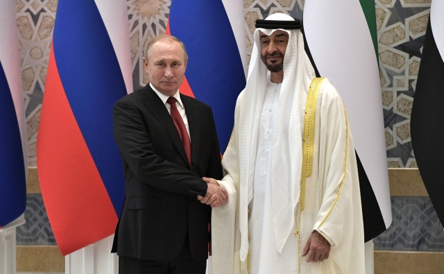 Владимир Путин с наследным принцем Абу-Даби Мухаммедом Аль Нахайяном