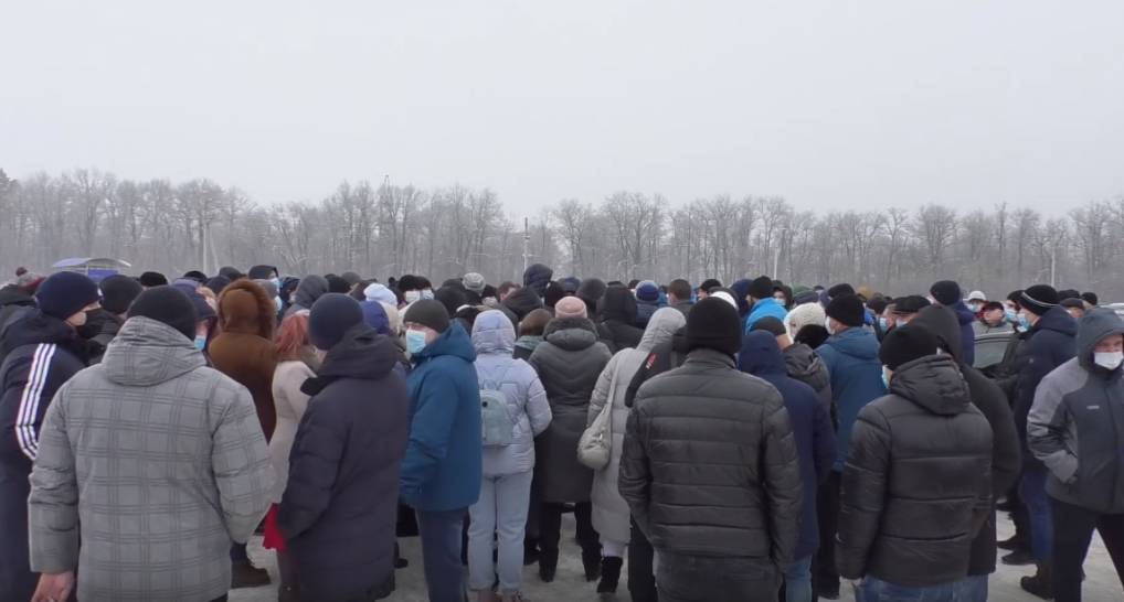 Митинг сотрудников СГОКа. Скриншот с видео 