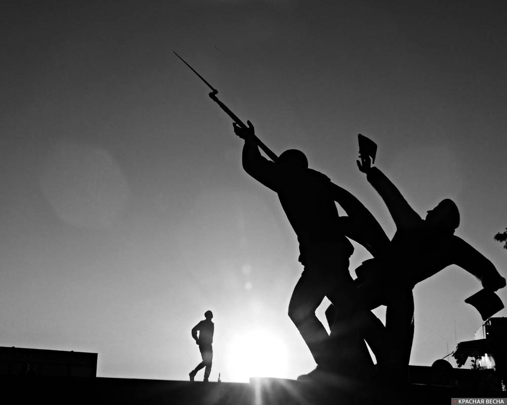 Феодосия. Памятник Керченско-Феодосийскому десанту