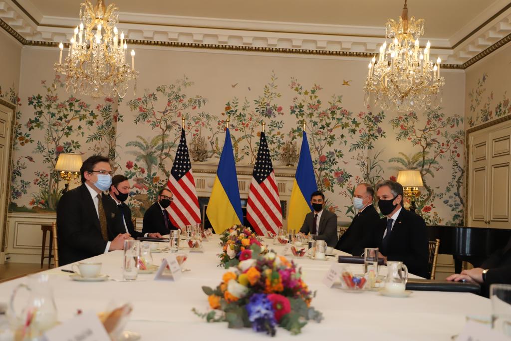 Глава МИД Украины Дмитрий Кулеба на встрече с госсекретарем США Энтони Блинкеном