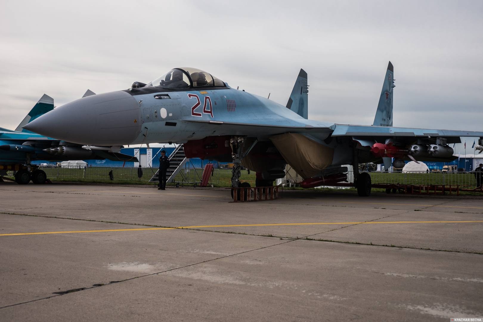 Сверхманевренный истребитель Су-35