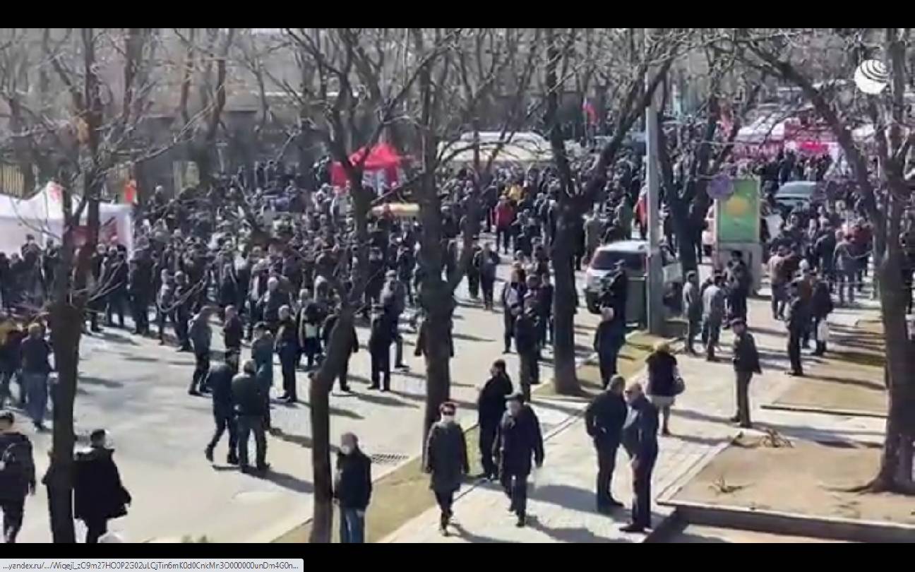 Противники Пашиняна собираются в центре Еревана