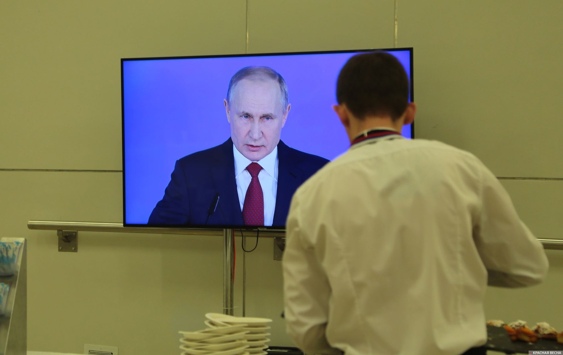 Путин выступает по удаленной связи