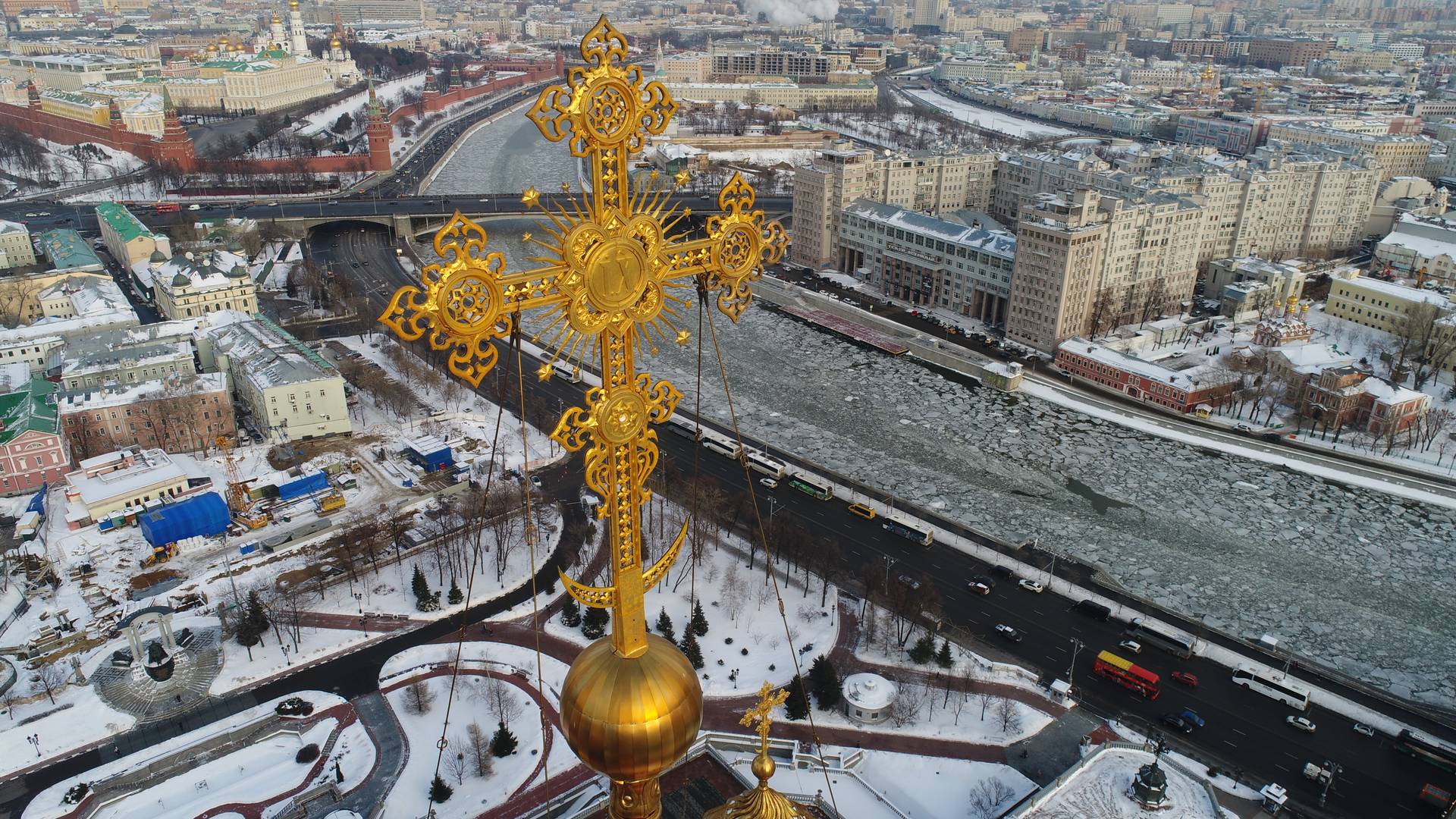 Крест. Храм Христа Спасителя. Москва