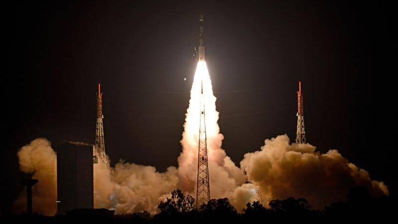 Запуск индийского спутника ракетой-носителем PSLV-C41