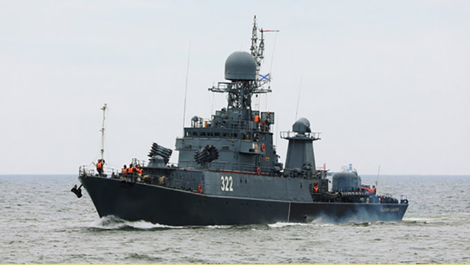 Экипажи малых противолодочных кораблей Балтийского флота «Алексин» и «Кабардино-Балкария» учились искать и уничтожать подводные лодки (архив)