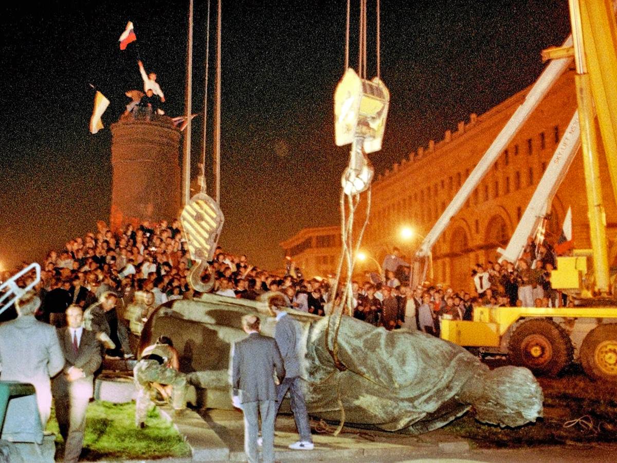 Снос памятника Дзержинскому 22 августа 1991