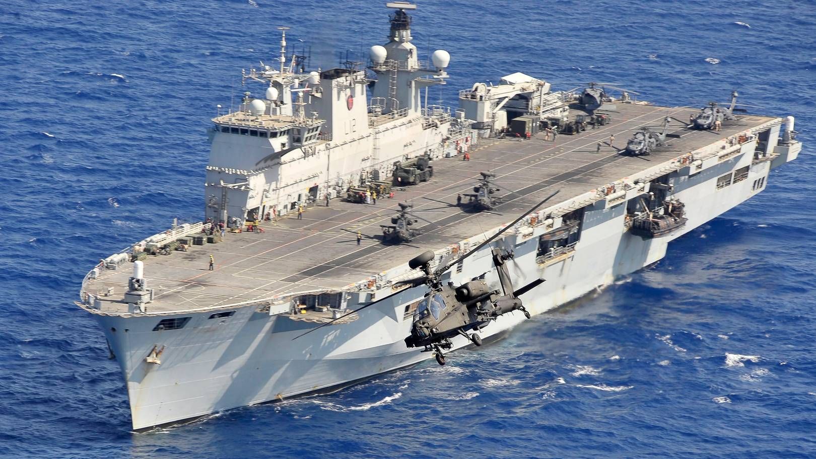 Вертолётоносец HMS Ocean